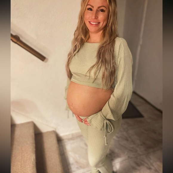 creating my essential wardrobe by offloading 100+ items to be listed soon:) - Picture 13 of 13